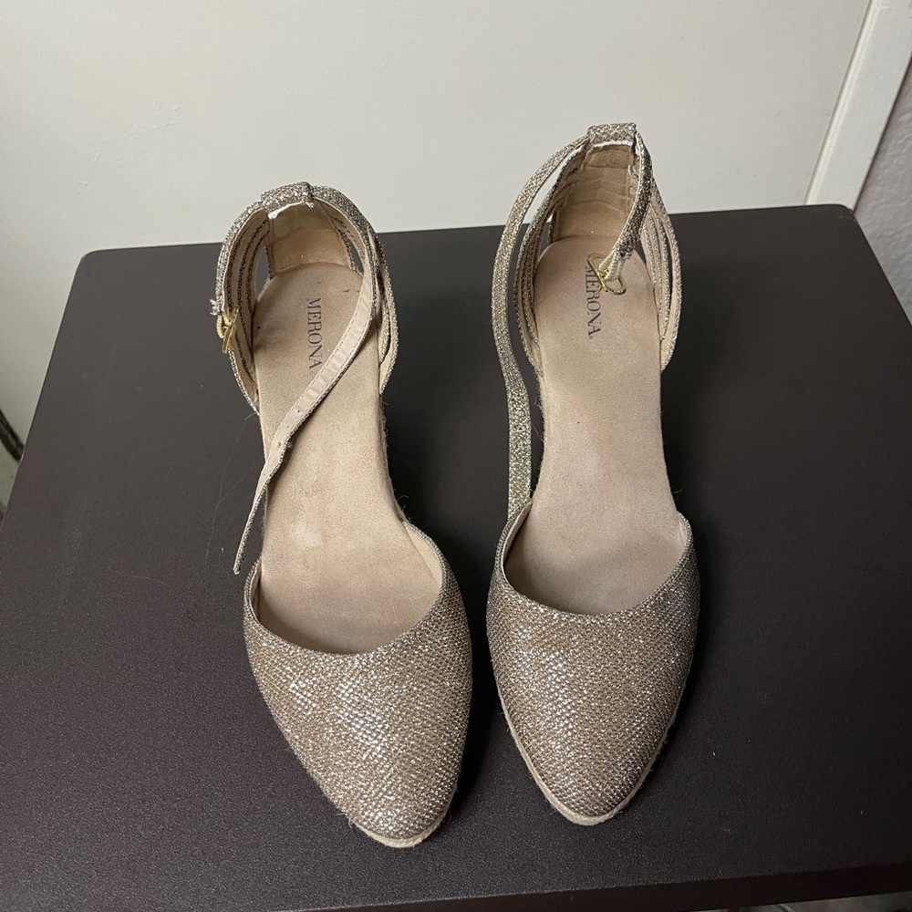Merona size 7.5 gold sparkle wedges -gently used